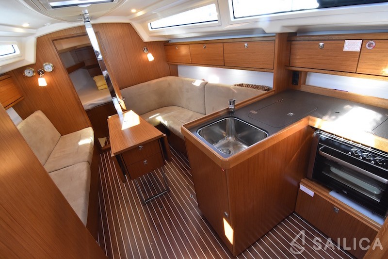 Bavaria Cruiser 34 - Yacht Charter Sailica