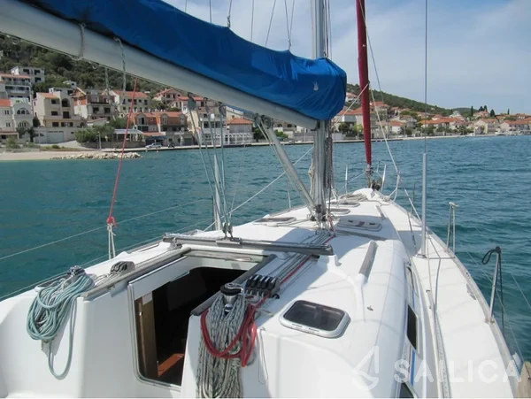 Oceanis 393 Clipper - Yacht Charter Sailica