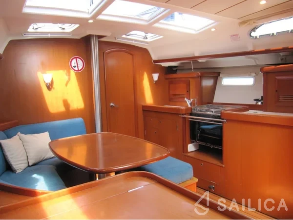 Oceanis 393 Clipper - Yacht Charter Sailica