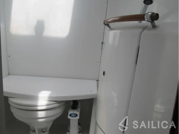 Oceanis 393 Clipper - Yacht Charter Sailica