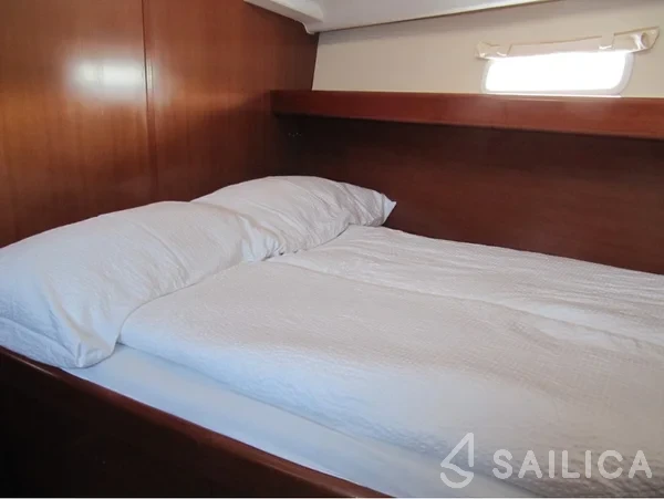 Oceanis 393 Clipper - Yacht Charter Sailica