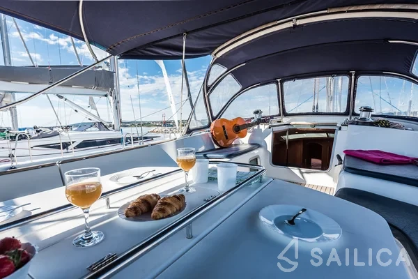 Sun Odyssey 54DS - Photo #30 Sun Odyssey 54DS - Yacht Charter Sailica