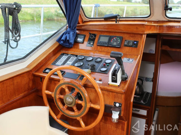 Pedro Solano 33 - Yacht Charter Sailica