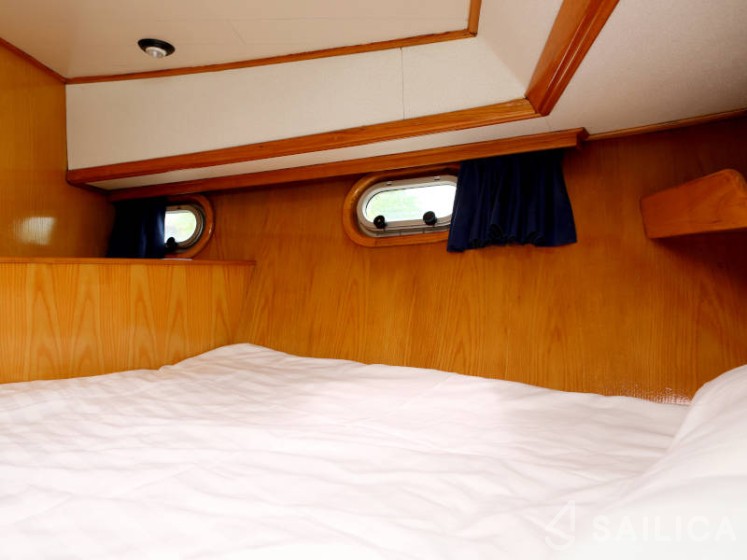 Pedro Solano 33 - Yacht Charter Sailica