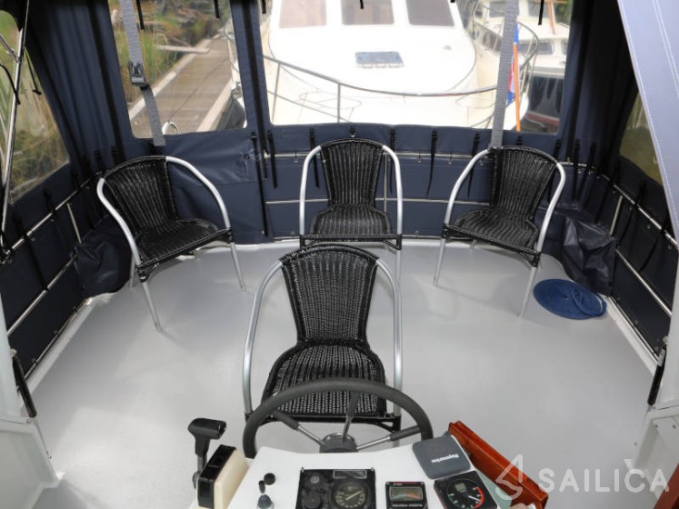 Pedro Solano 33 - Yacht Charter Sailica