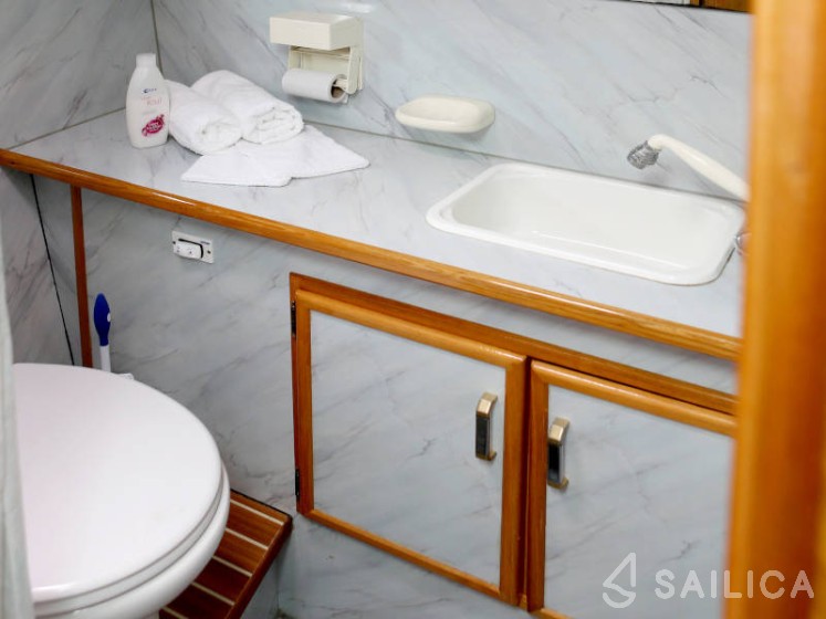 Pedro Solano 33 - Yacht Charter Sailica