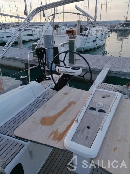 Dufour 360 GL - Yacht Charter Sailica