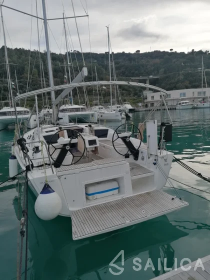 Dufour 360 GL - Yacht Charter Sailica
