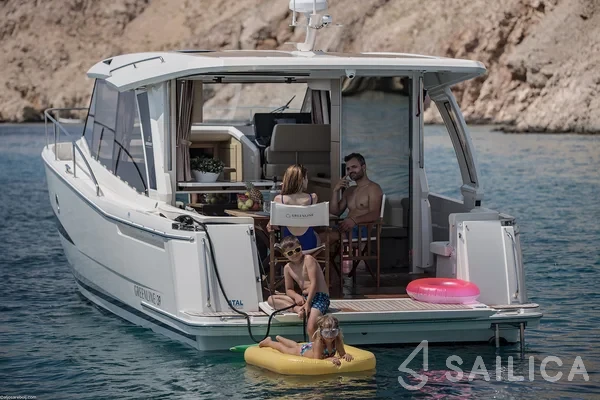 Greenline 39 - Yacht Charter Sailica