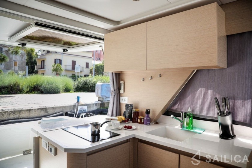 Greenline 39 - Yacht Charter Sailica