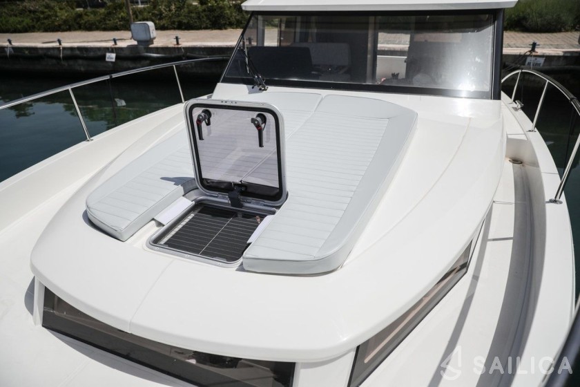 Greenline 39 - Yacht Charter Sailica