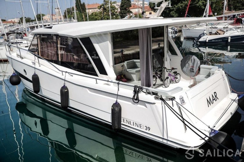 Greenline 39 - Yacht Charter Sailica