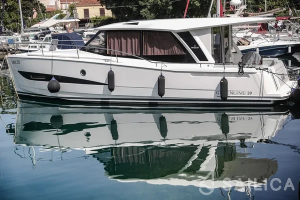 Greenline 39 - Yacht Charter Sailica
