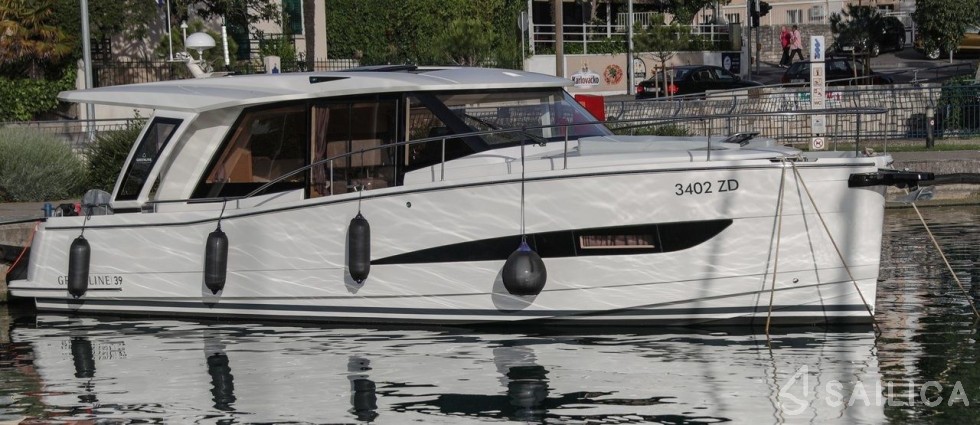 Greenline 39 - Yacht Charter Sailica