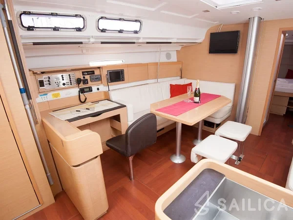 First 45 - Yacht Charter Sailica