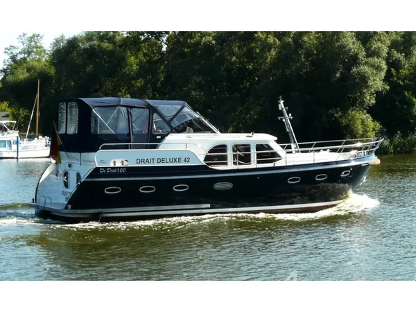 De Drait DeLuxe 42 - Yacht Charter Sailica