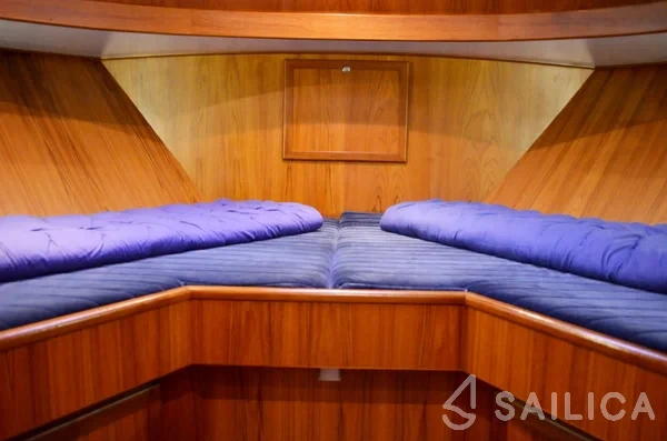 De Drait DeLuxe 42 - Yacht Charter Sailica
