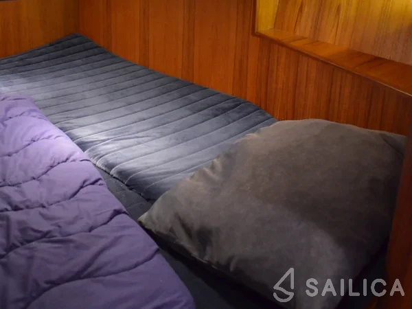 De Drait DeLuxe 42 - Yacht Charter Sailica