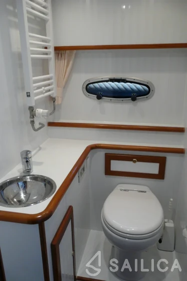 De Drait DeLuxe 42 - Yacht Charter Sailica