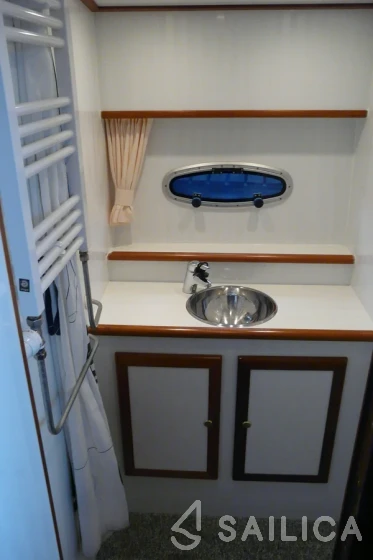 De Drait DeLuxe 42 - Yacht Charter Sailica