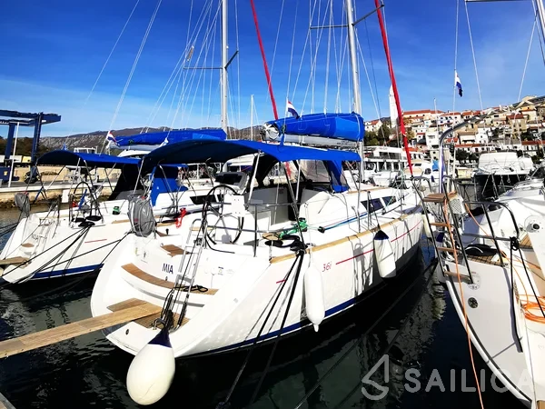 Sun Odyssey 36i - Yacht Charter Sailica