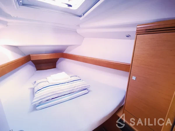 Sun Odyssey 36i - Yacht Charter Sailica