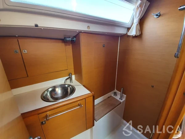 Sun Odyssey 409 - Yacht Charter Sailica
