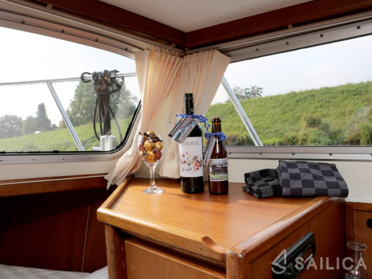 Pedro 800 - Yacht Charter Sailica