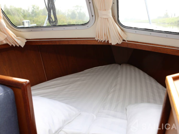 Pedro 800 - Yacht Charter Sailica