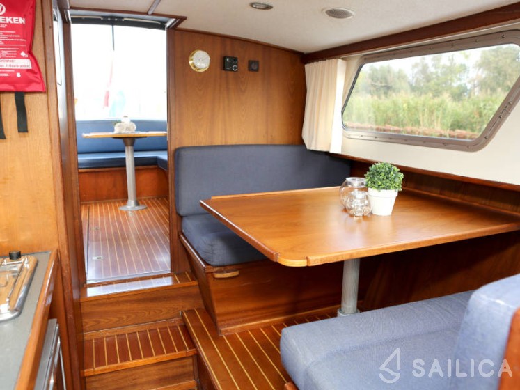 Pedro 800 - Yacht Charter Sailica