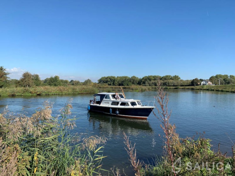 Pedro 800 - Yacht Charter Sailica
