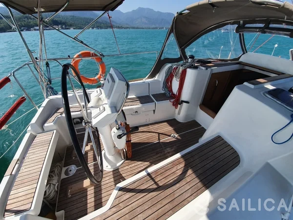 Sun Odyssey 33i - Yacht Charter Sailica