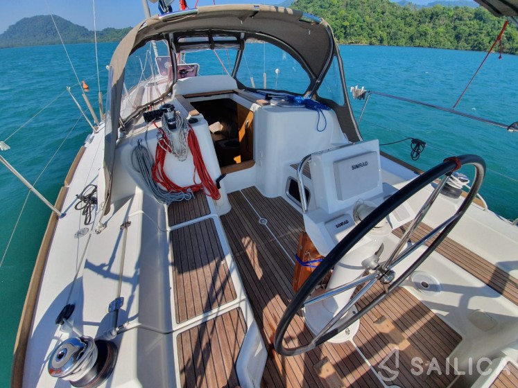 Sun Odyssey 33i - Yacht Charter Sailica