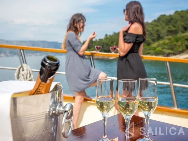 Gulet - Yacht Charter Sailica