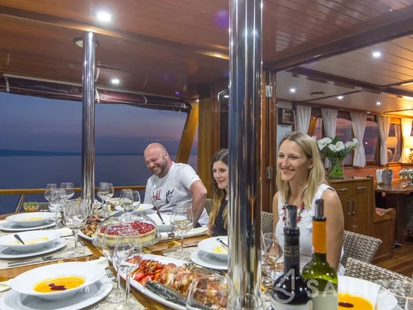 Gulet - Yacht Charter Sailica