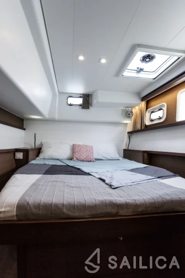 Lagoon 450  Flybridge - Yacht Charter Sailica