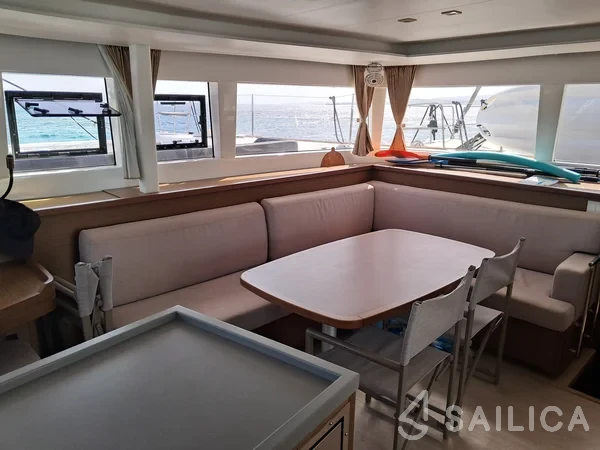 Lagoon 450  Flybridge - Yacht Charter Sailica