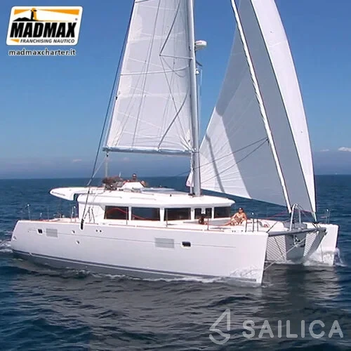 Lagoon 450  Flybridge - Yacht Charter Sailica