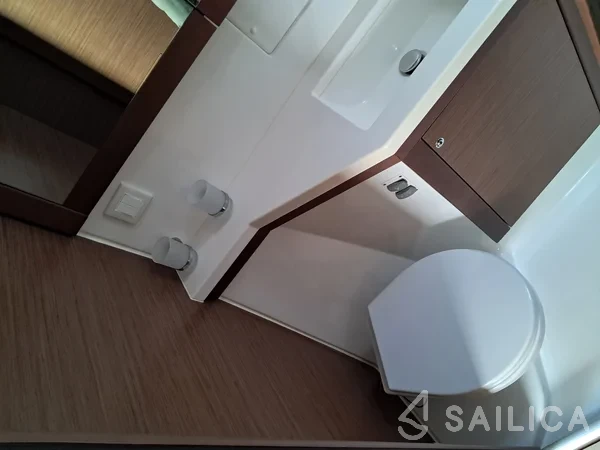 Lagoon 450  Flybridge - Yacht Charter Sailica