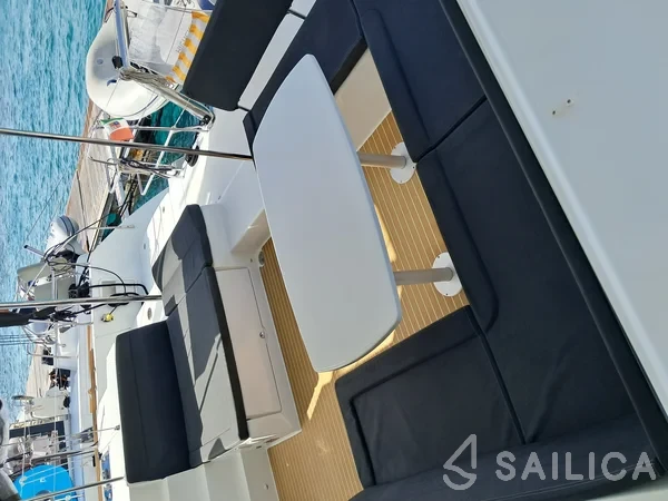Lagoon 450  Flybridge - Yacht Charter Sailica