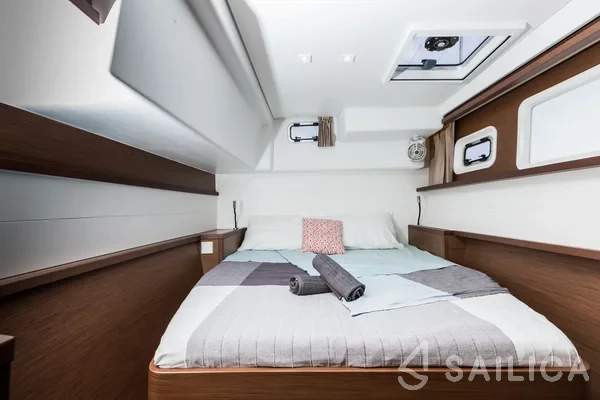 Lagoon 450  Flybridge - Yacht Charter Sailica