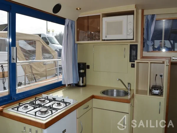 De Drait Safari Houseboat 1050 - Yacht Charter Sailica
