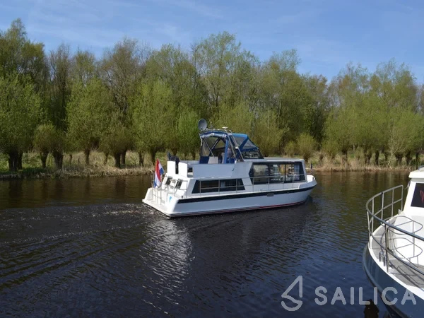 De Drait Safari Houseboat 1050 - Yacht Charter Sailica