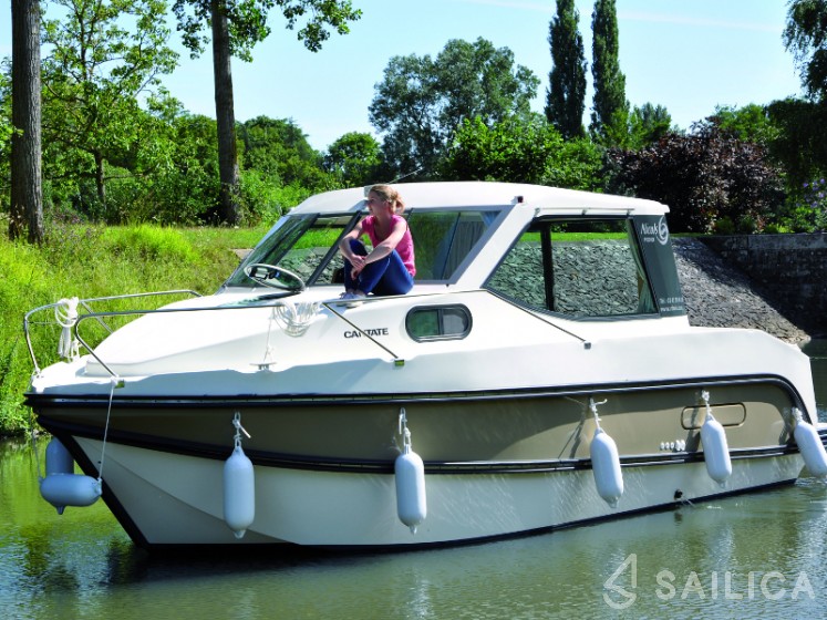 Sedan Primo - Yacht Charter Sailica