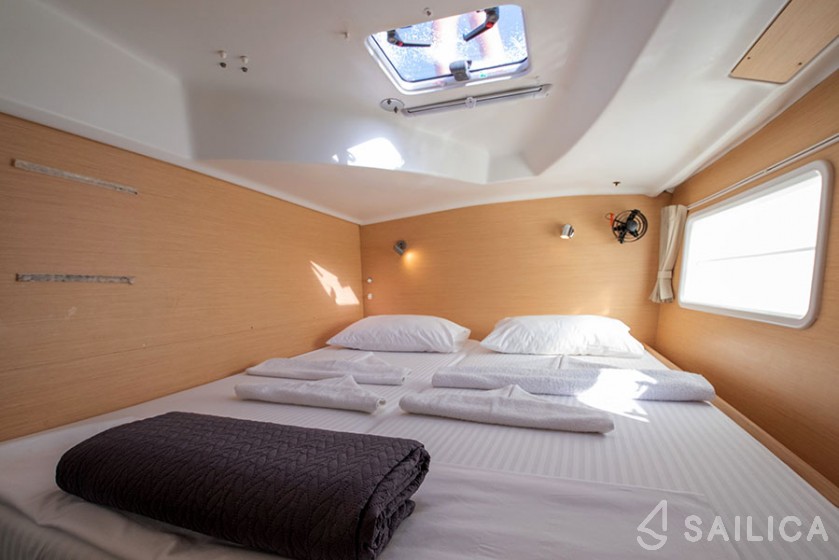 Lagoon 380 - Yacht Charter Sailica