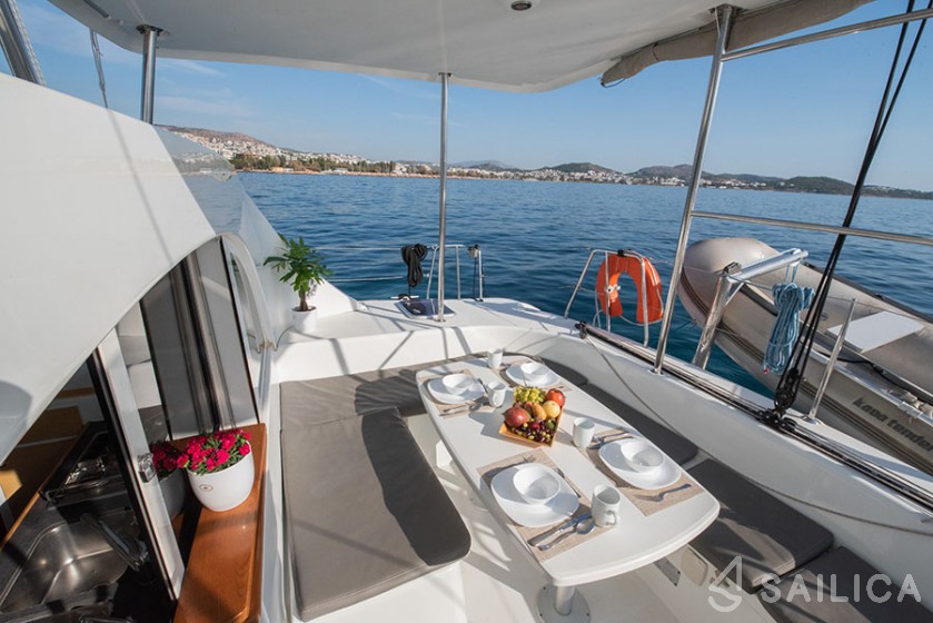 Lagoon 380 - Yacht Charter Sailica