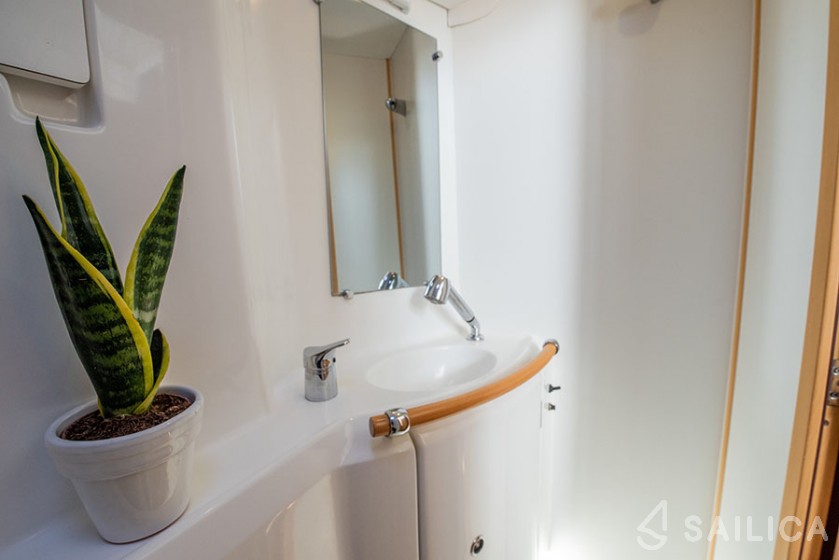 Lagoon 380 - Yacht Charter Sailica