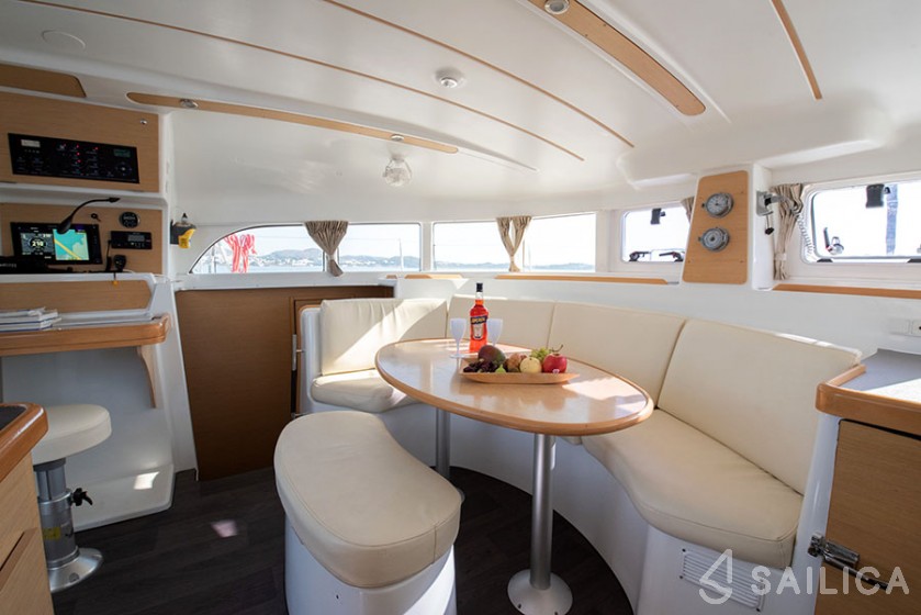 Lagoon 380 - Yacht Charter Sailica