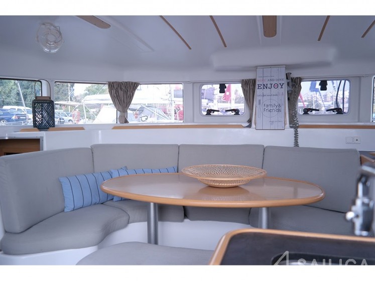 Lagoon 380 - Yacht Charter Sailica