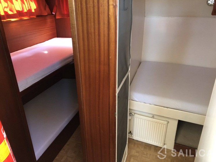 Merenpoort 1100s - Yacht Charter Sailica